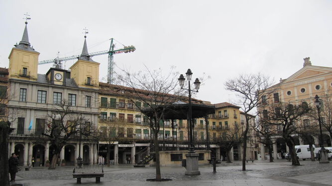 Imagen de la Plaza Mayor de Segovia, origen de la polémica entre la hermandad rociera y las cofradías