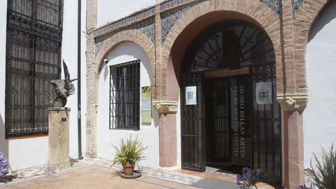 Acceso al Museo de Bellas Artes de Córdoba.