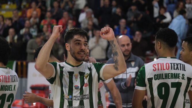 Lucas Perin celebra la victoria ante el Betis Futsal.