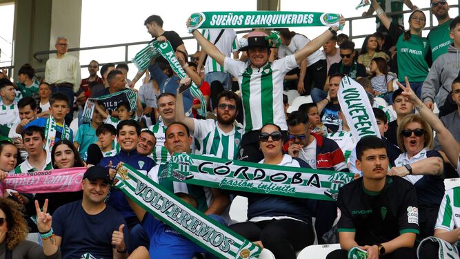 Aficionados del Córdoba CF en El Arcángel.