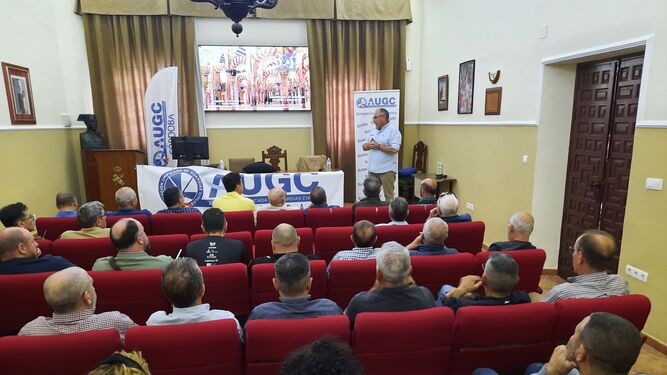 Conferencia sobre guardias civiles en reserva y retirados organizada por la AUGC.