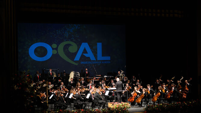 La Orquesta Ciudad de Almería durante una actuación.