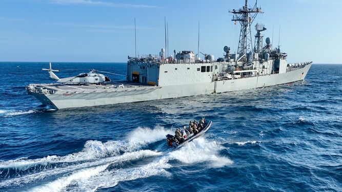 Ejercicios de las fuerzas de Somalia con la fragata española durante la operacion Atalanta